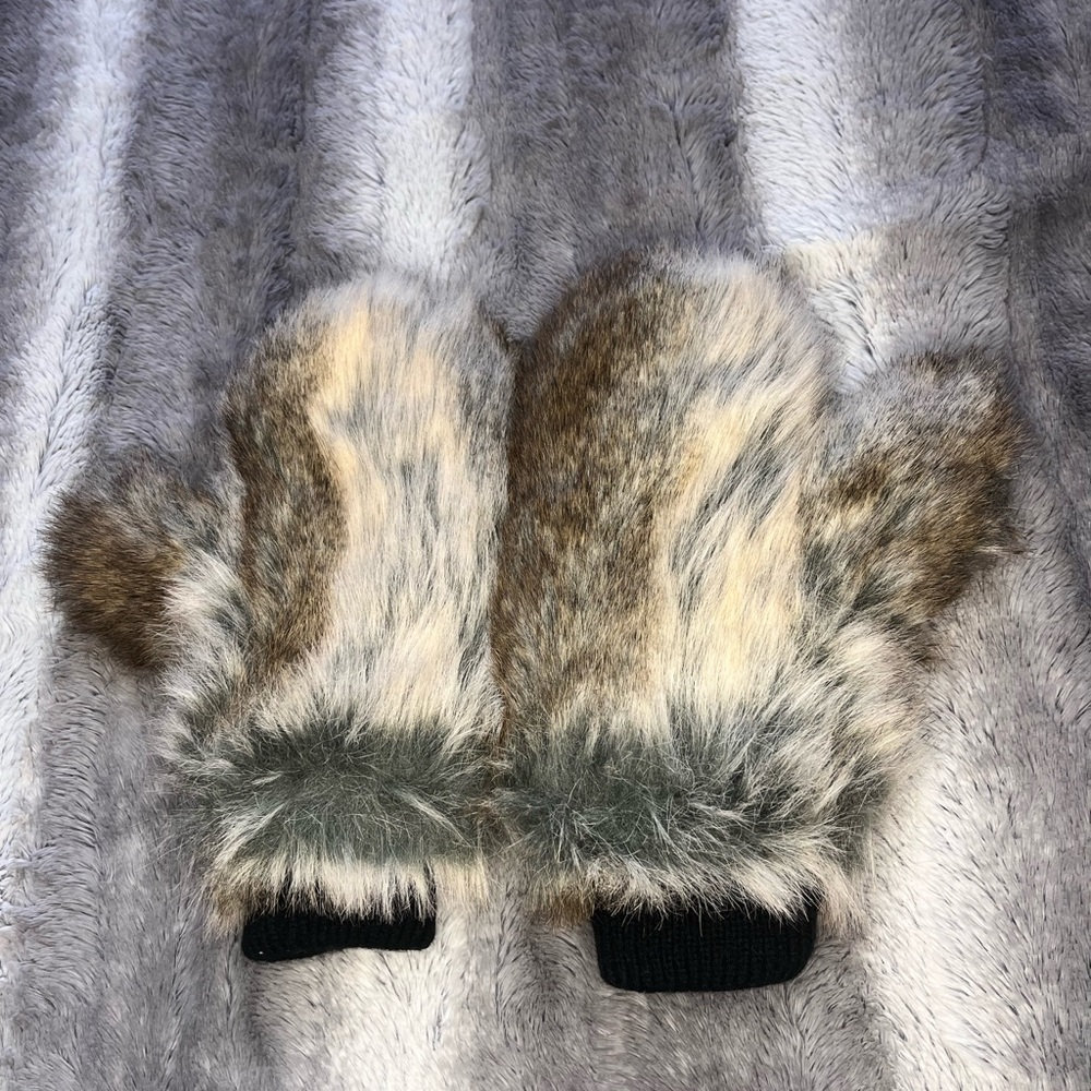 Soft and warm, faux fur women’s mitten style glove
